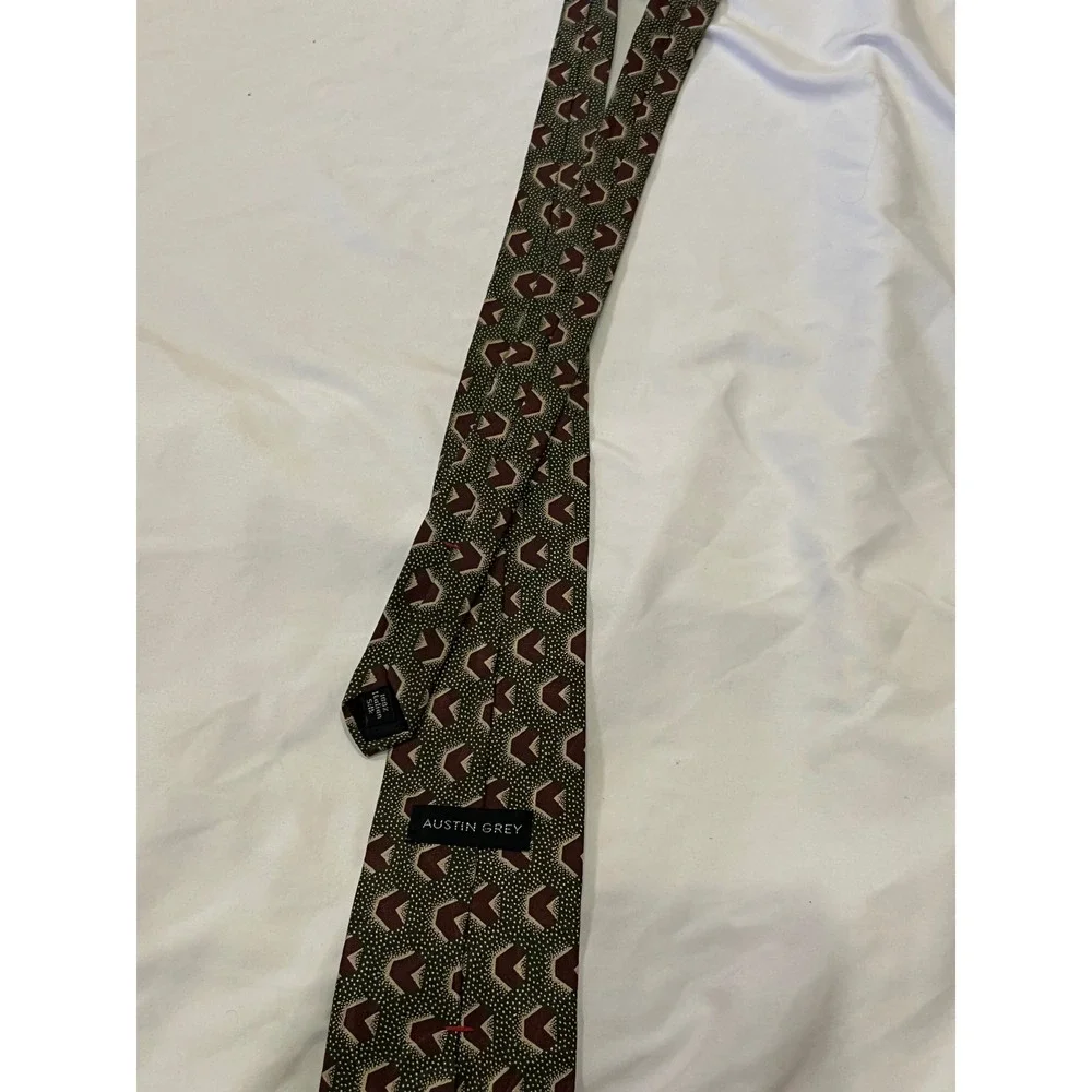 Austin Grey Mens Silk Necktie Burgundy Green Geometric Pattern Classic Tie